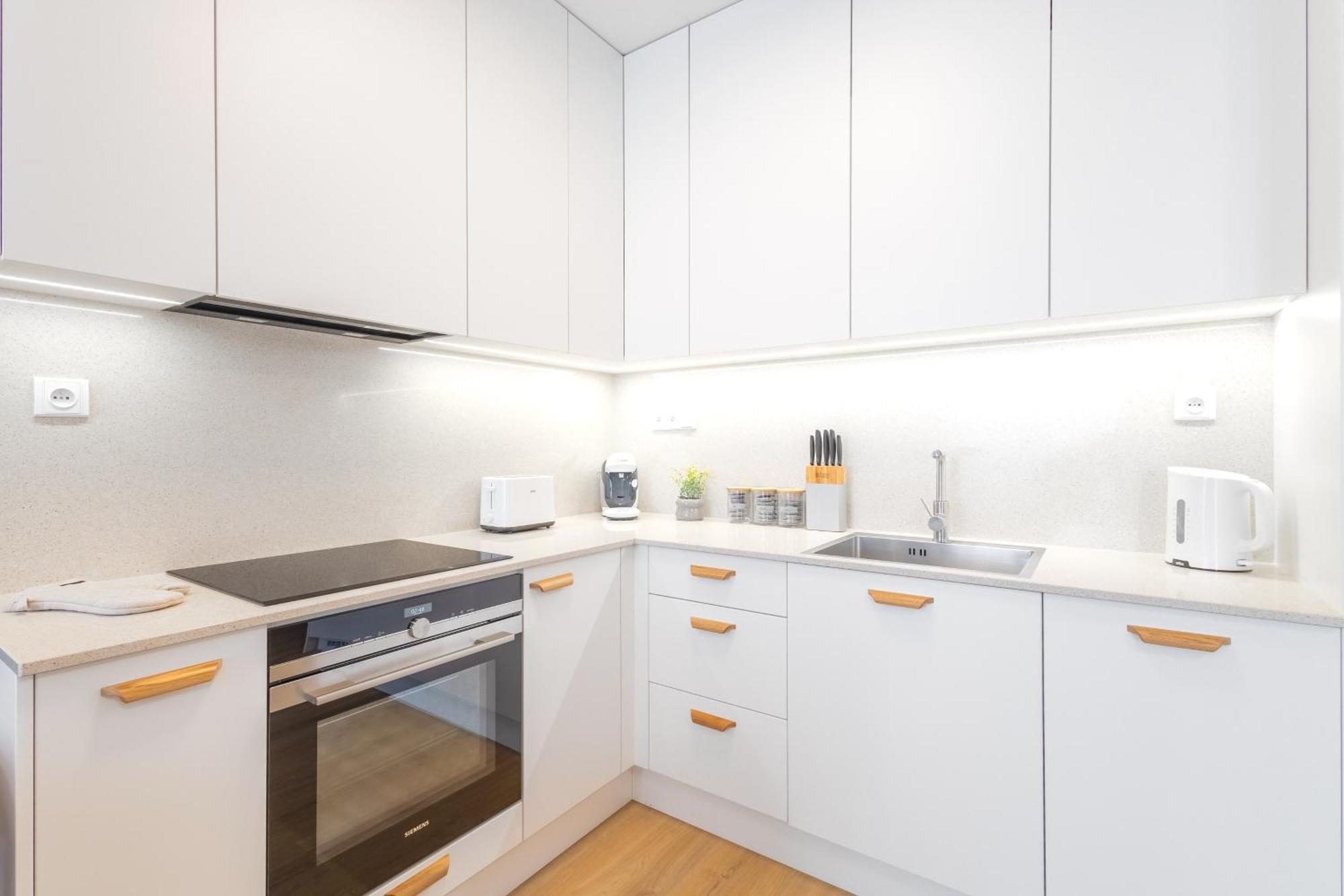 Yellow Apartment - Balcony, Free Parking, By Gravity Praha Bagian luar foto