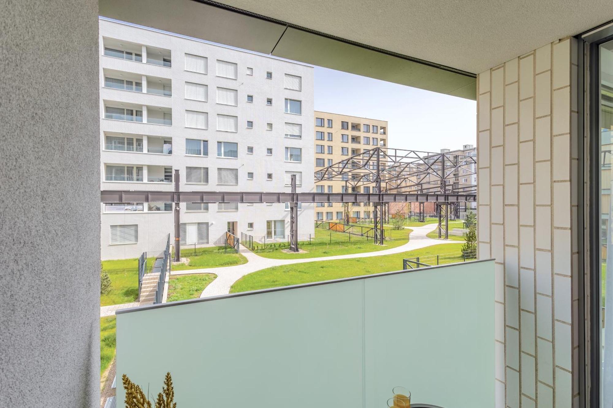 Yellow Apartment - Balcony, Free Parking, By Gravity Praha Bagian luar foto